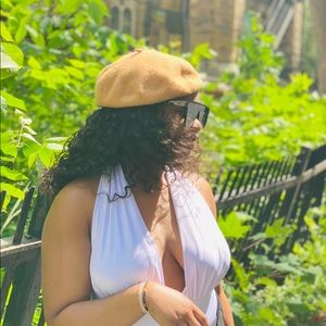 Meet your Posher, Josiane